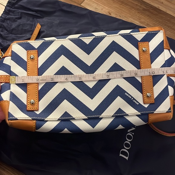 Dooney & Bourke chevron crossbody large satchel purse - Picture 16 of 16